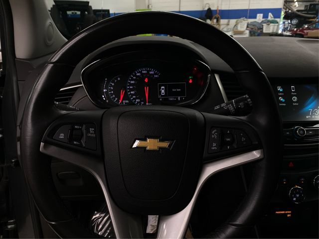 Used 2017 Chevrolet Trax LT w/ LT Convenience Package AWD/4WD image 21