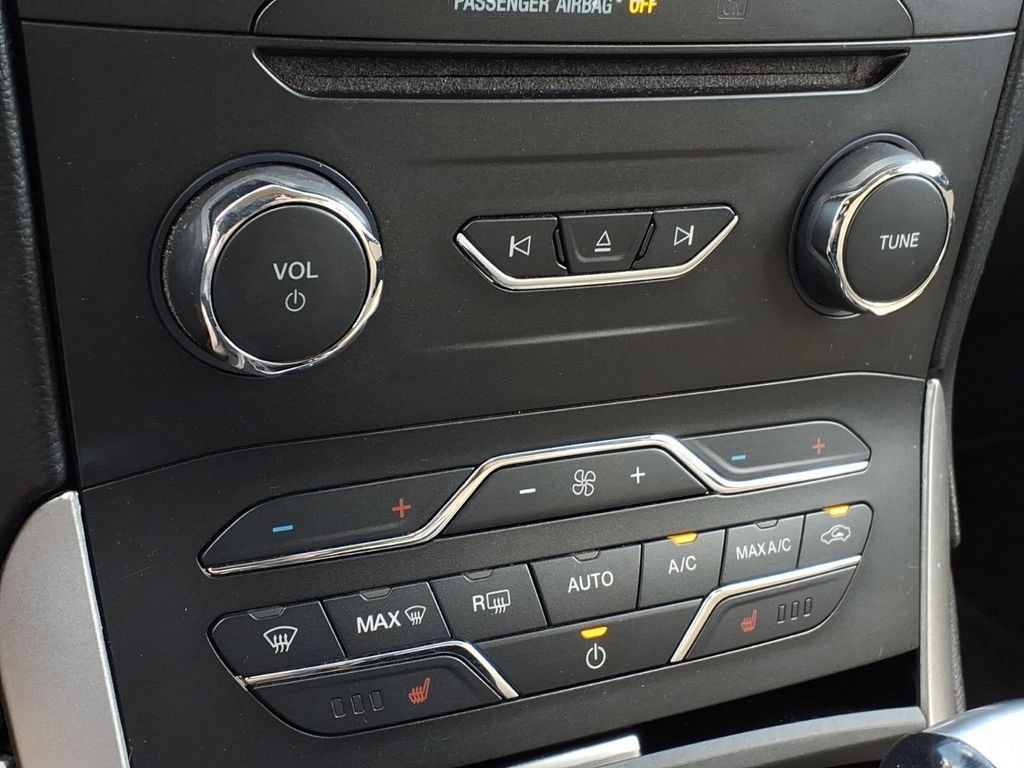 Used 2018 Ford Edge SEL w/ Equipment Group 201A FWD image 16