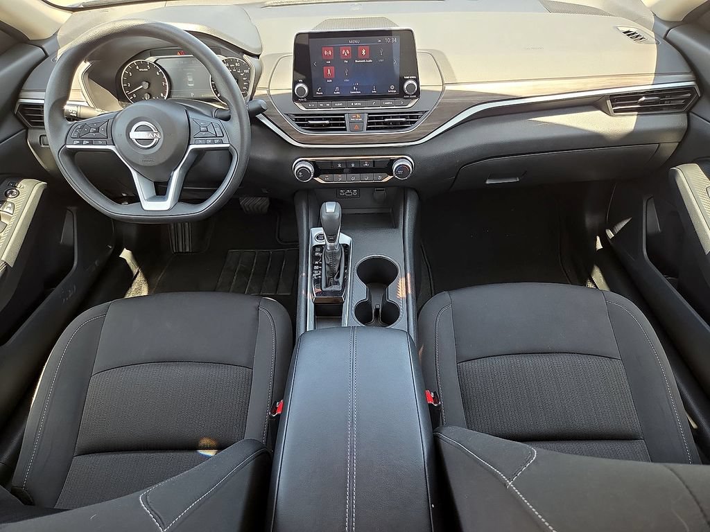 Used 2025 Nissan Altima 2.5 SV FWD image 14