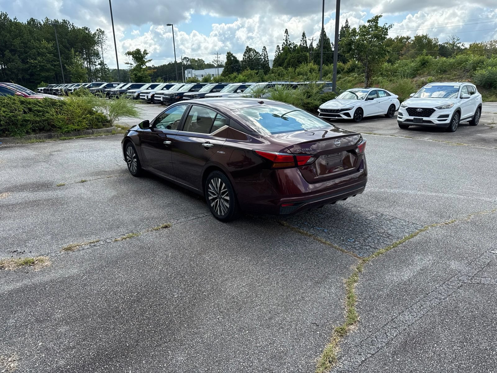 Used 2024 Nissan Altima 2.5 SV FWD image 3