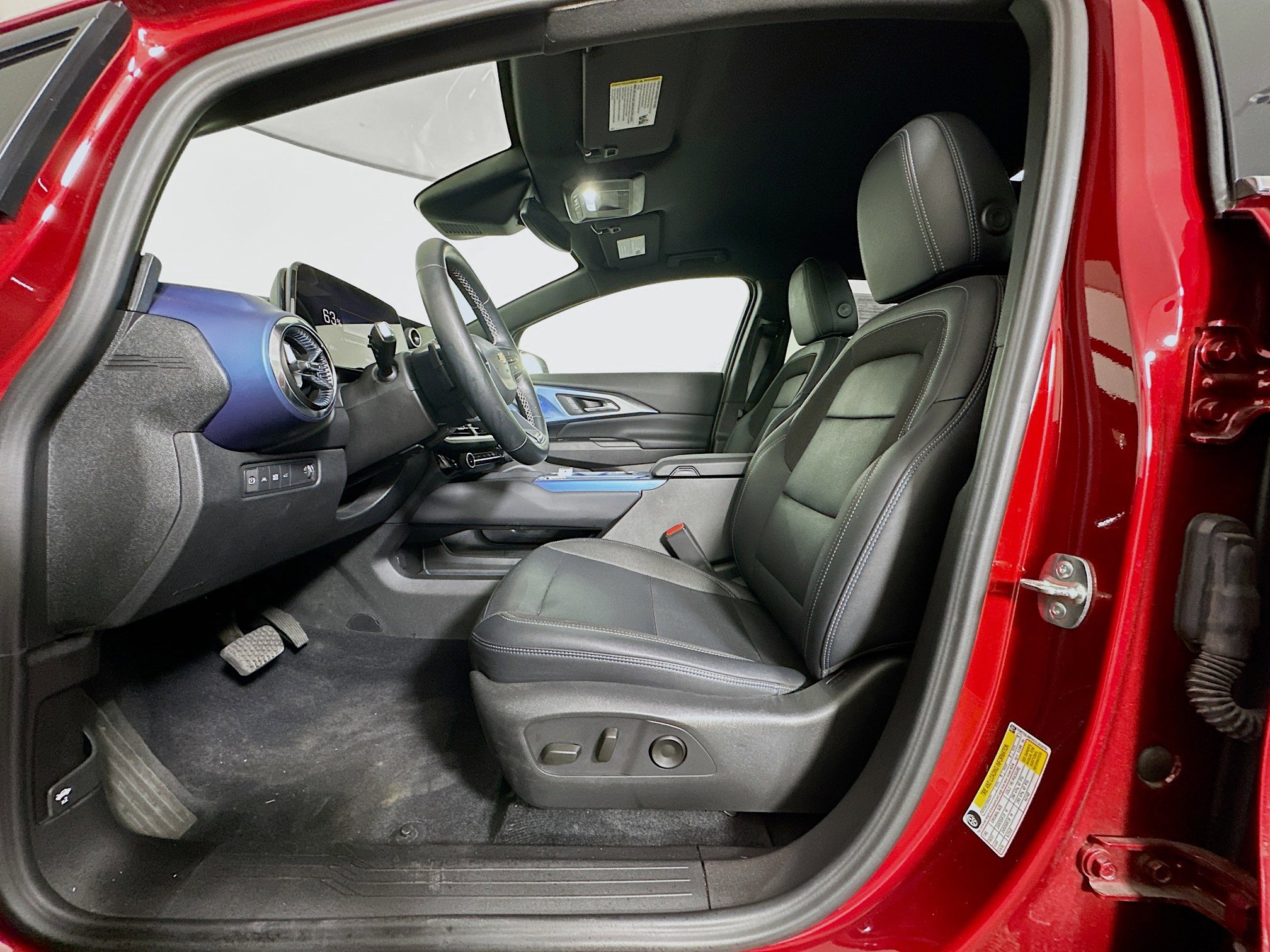Used 2025 Chevrolet Equinox EV LT w/ Convenience Package FWD image 13