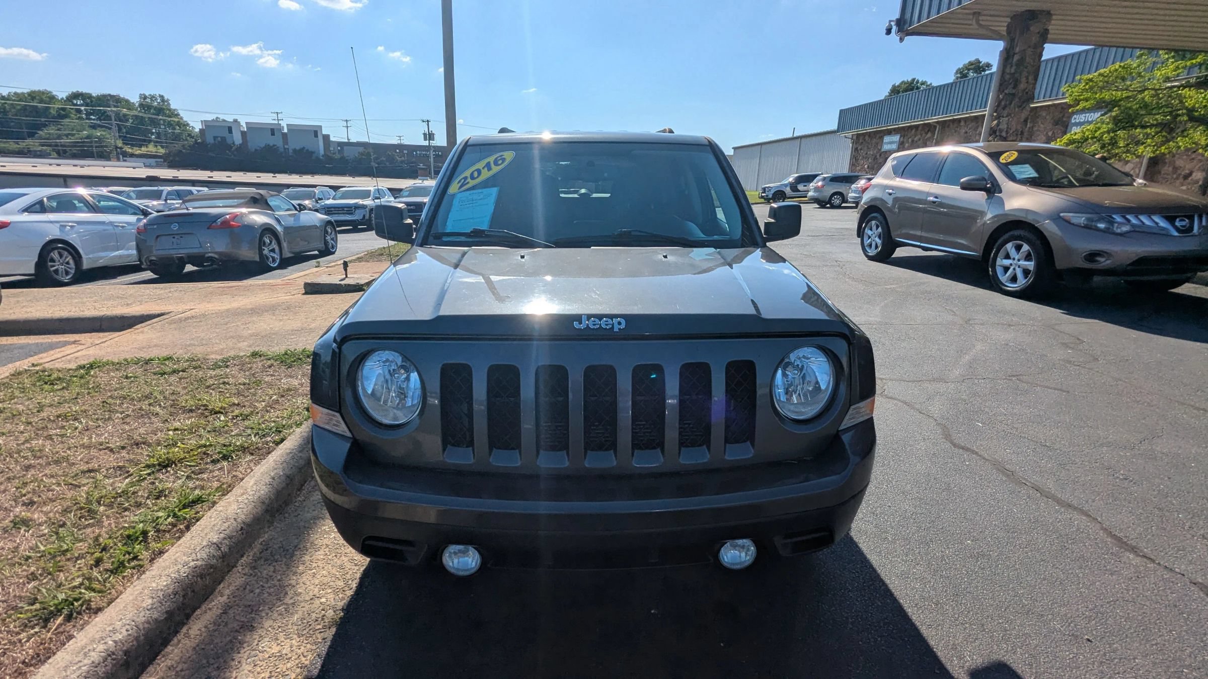 Used 2016 Jeep Patriot Latitude FWD image 2
