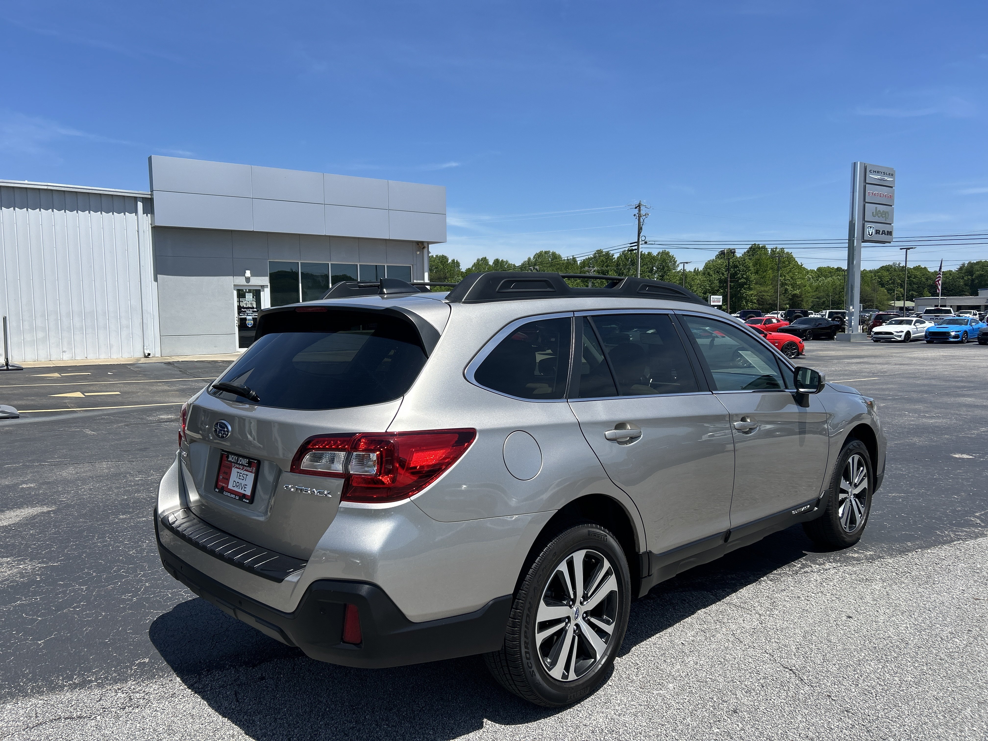Used 2019 Subaru Outback 2.5i Limited AWD/4WD image 6