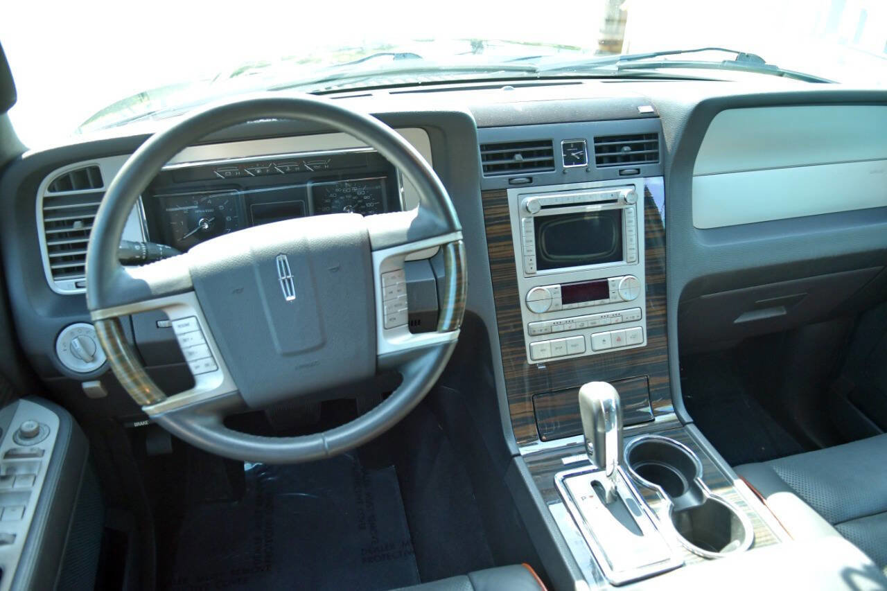 Used 2009 Lincoln Navigator L Base 4x2 4dr SUV image 19
