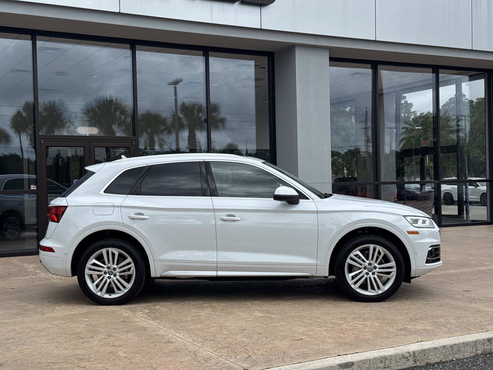 Used 2020 Audi Q5 Prestige w/ Prestige Package AWD/4WD image 2