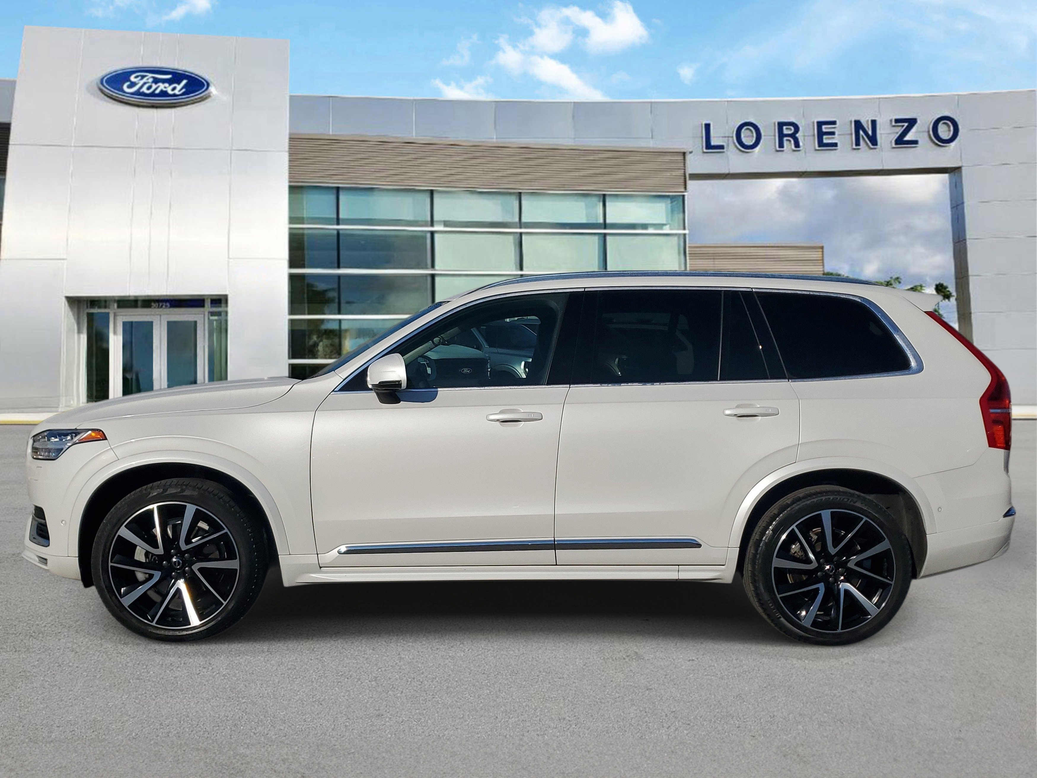 Used 2023 Volvo XC90 B6 Plus w/ Protection Package Premier image 8