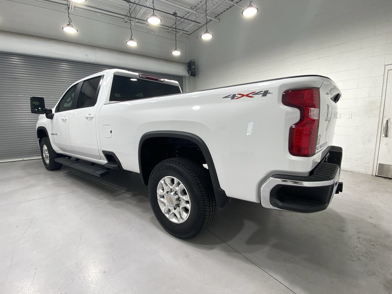 Used 2025 Chevrolet Silverado 3500 LT AWD/4WD image 6