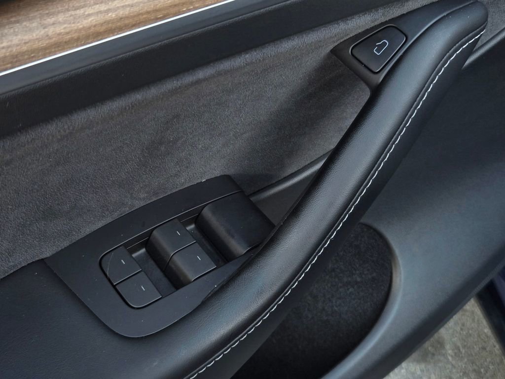 Used 2023 Tesla Model Y Long Range image 11