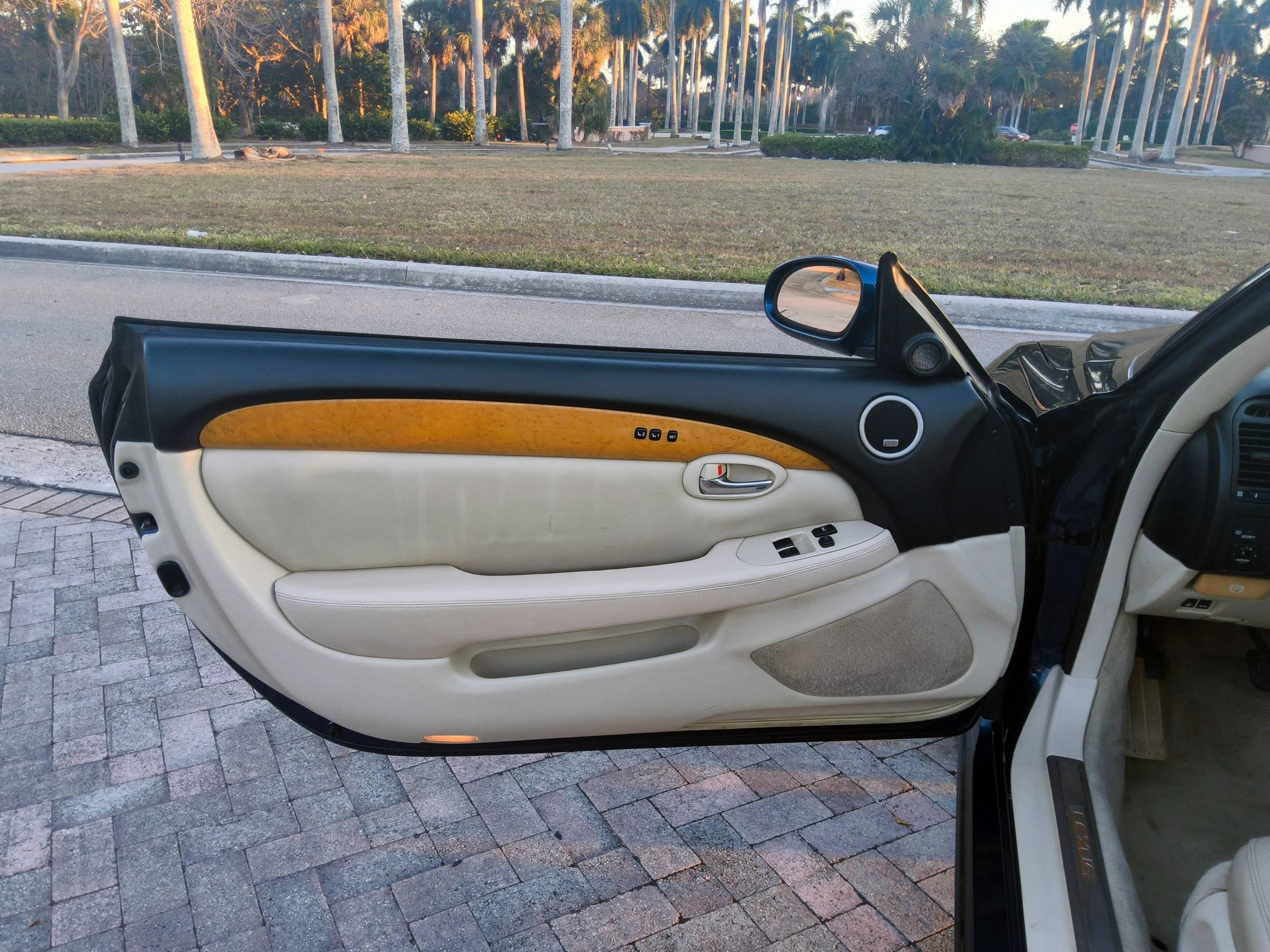 Used 2004 Lexus SC 430 Convertible RWD image 17