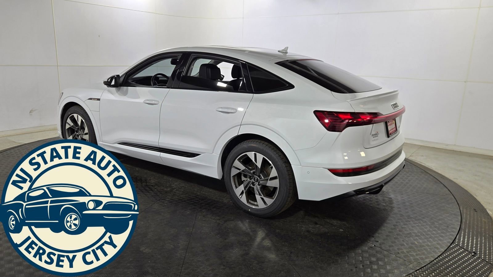 Used 2022 Audi e-tron Premium w/ Convenience Plus Package image 7