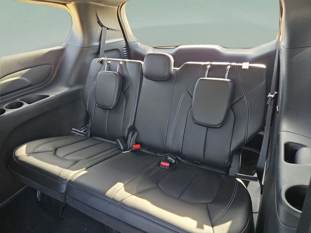New 2026 Chrysler Pacifica Select w/ S Appearance Package FWD image 17