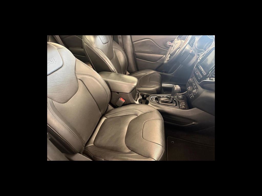 Used 2019 Jeep Cherokee Limited AWD/4WD image 18