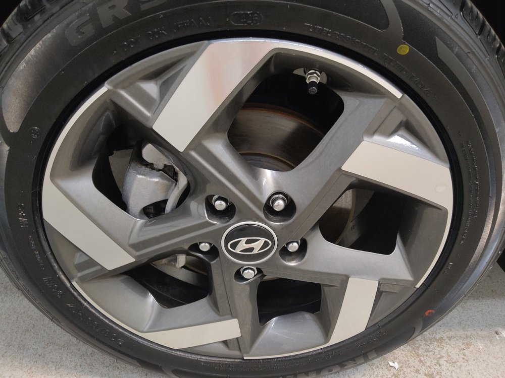 Used 2025 Hyundai Venue Limited FWD image 31