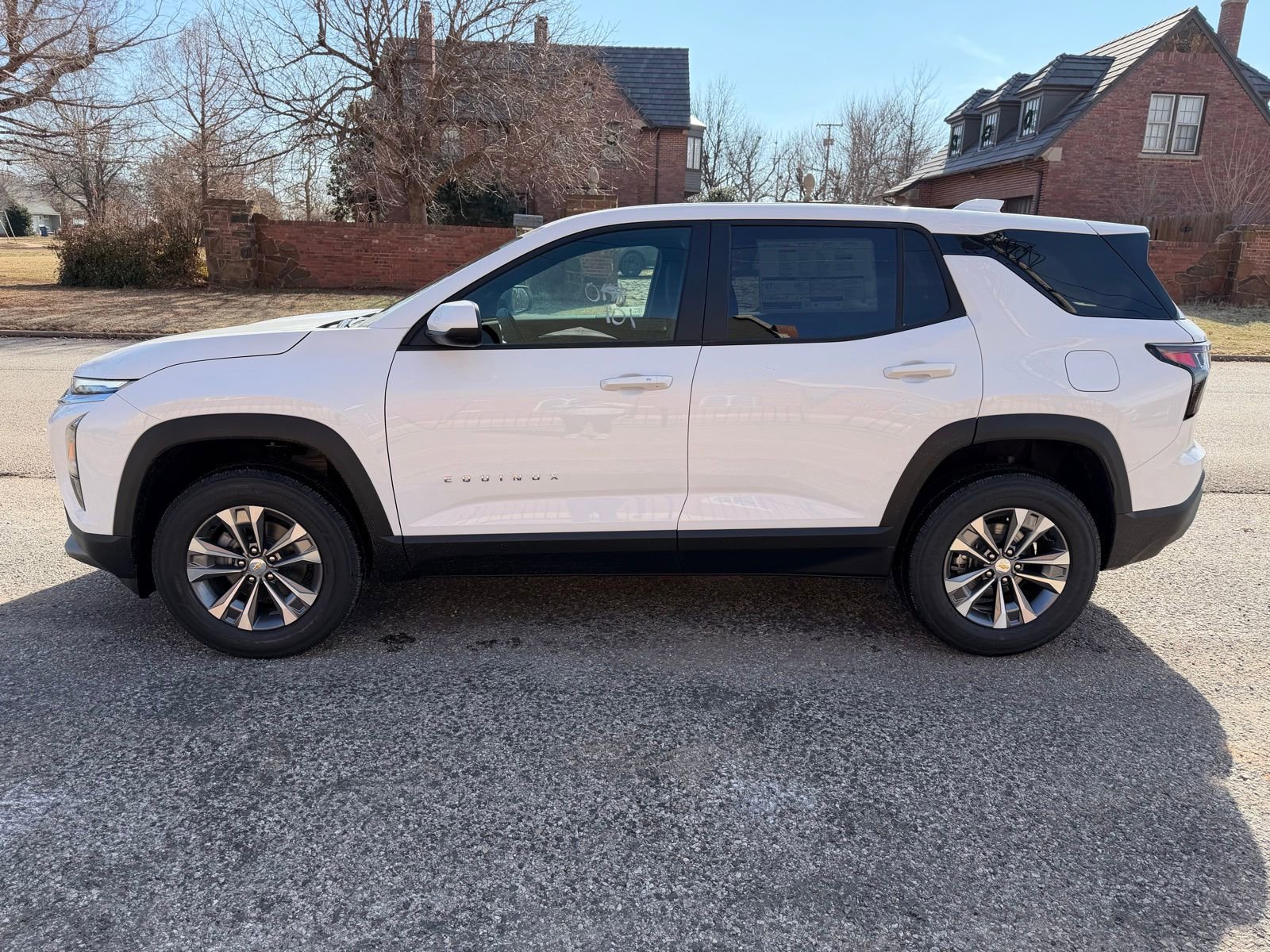 New 2026 Chevrolet Equinox LT image 2