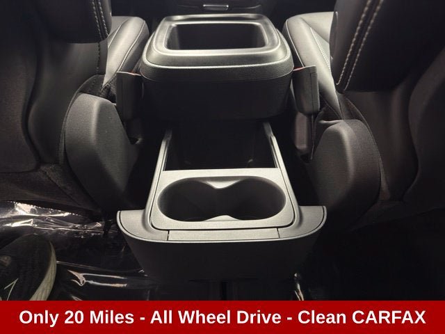Used 2025 Chrysler Pacifica Select AWD/4WD image 22