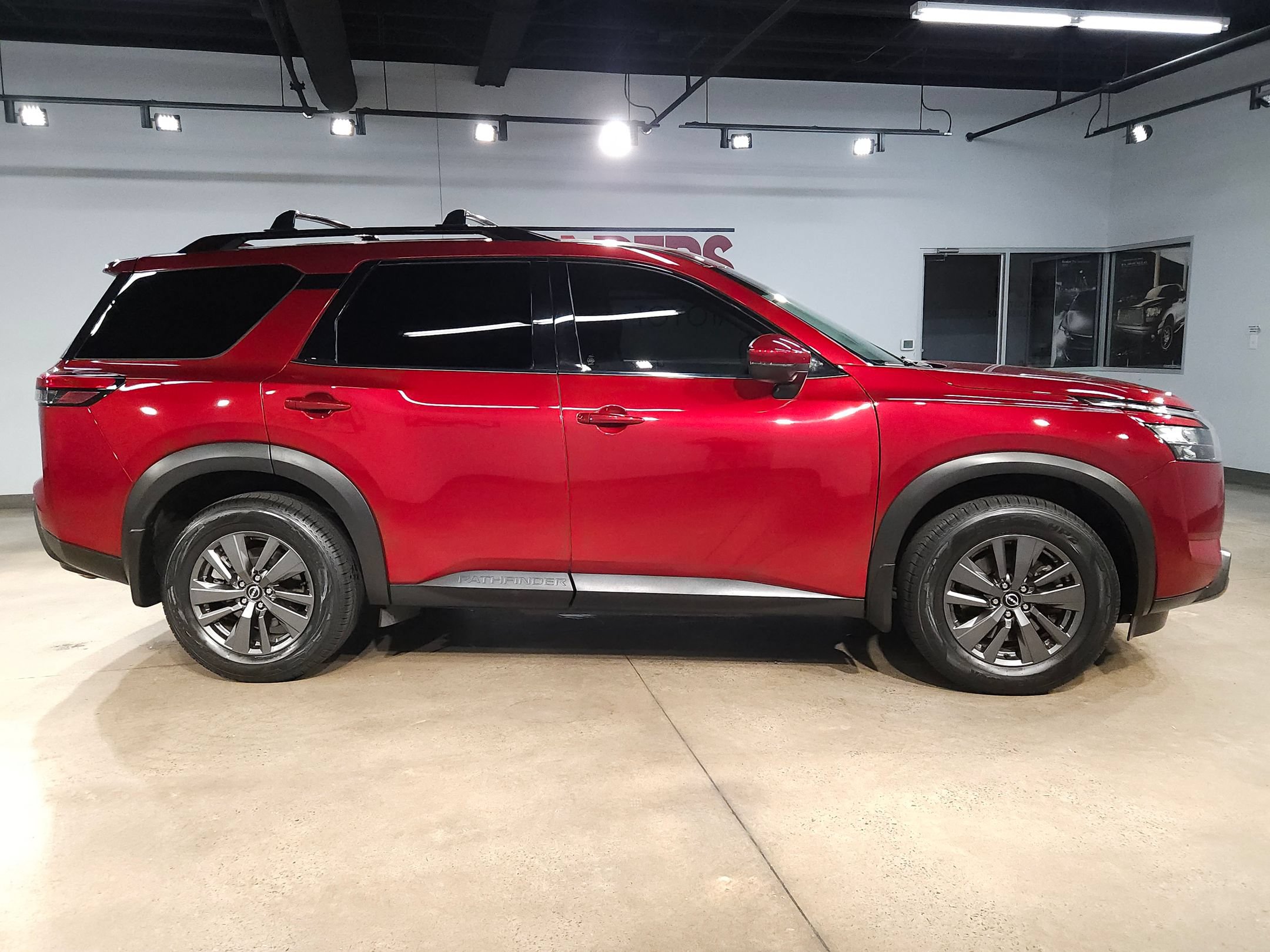 Used 2023 Nissan Pathfinder SV AWD/4WD image 8