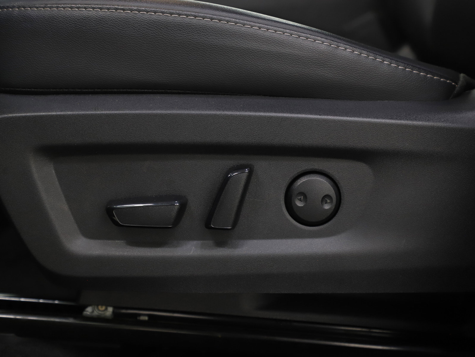 Used 2025 Nissan Murano SV AWD/4WD image 29