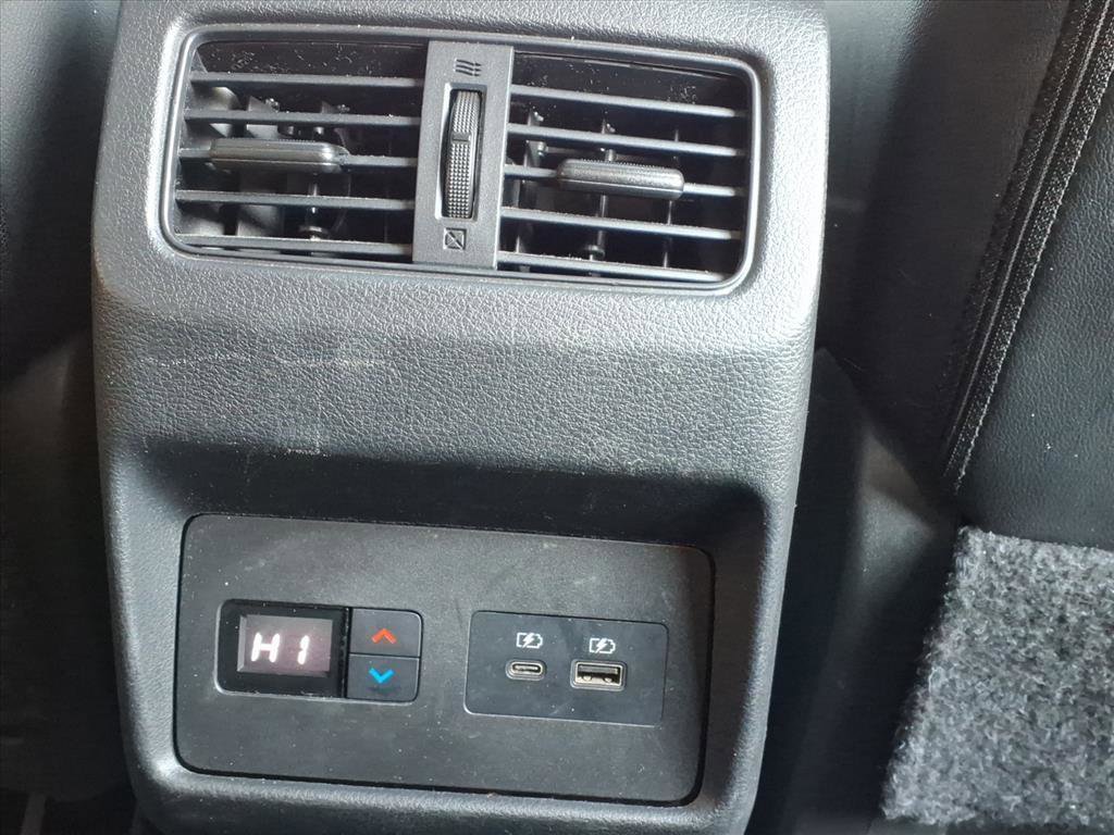 Used 2023 Nissan Rogue SL w/ SL Premium Package image 9