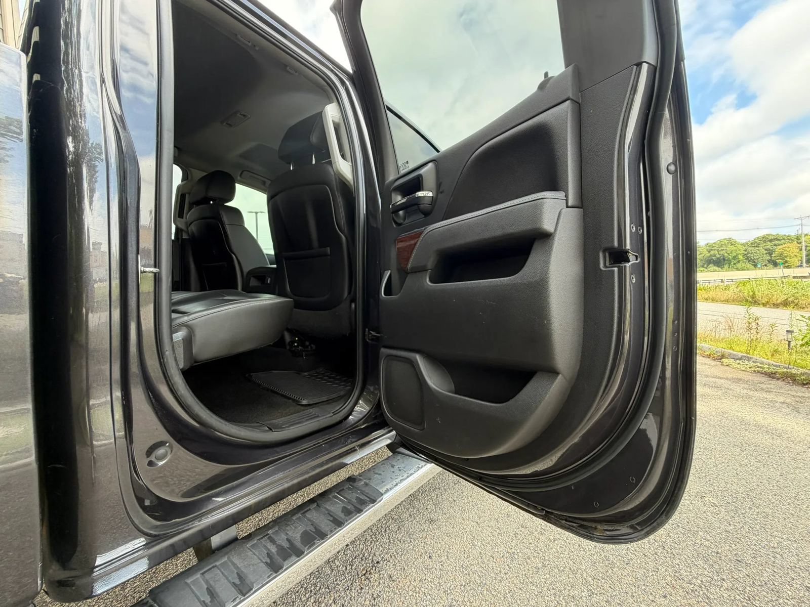 Used 2015 GMC Sierra 2500 SLT w/ Snow Plow Prep Package AWD/4WD image 29