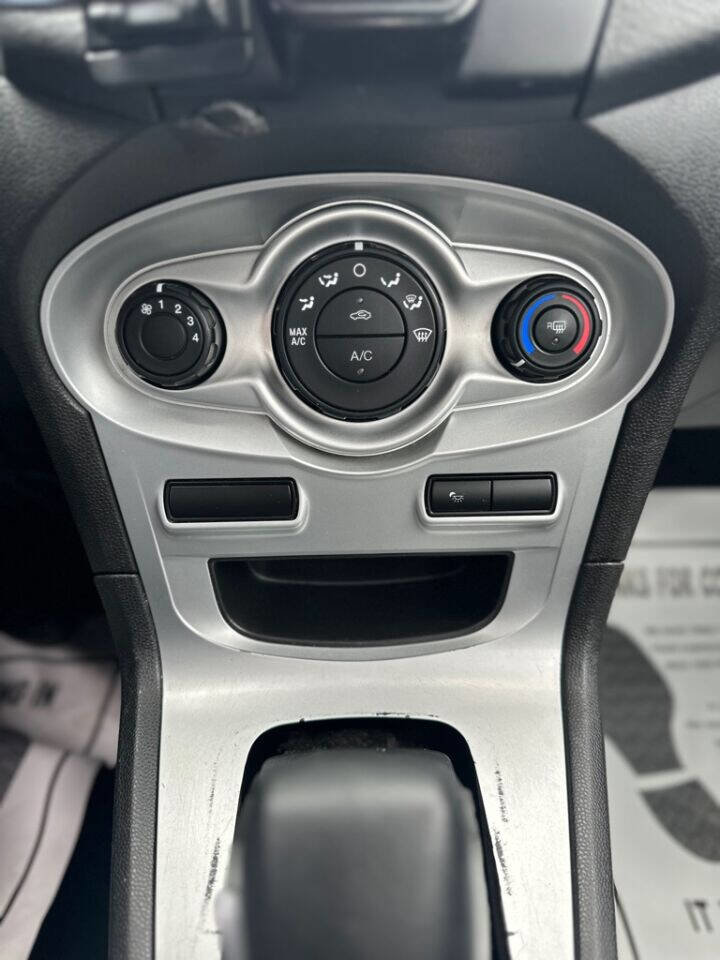Used 2018 Ford Fiesta SE image 32