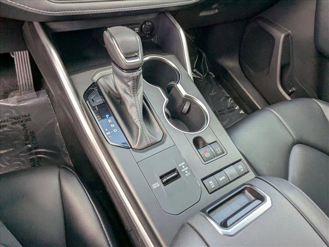 Used 2021 Toyota Highlander XLE image 11