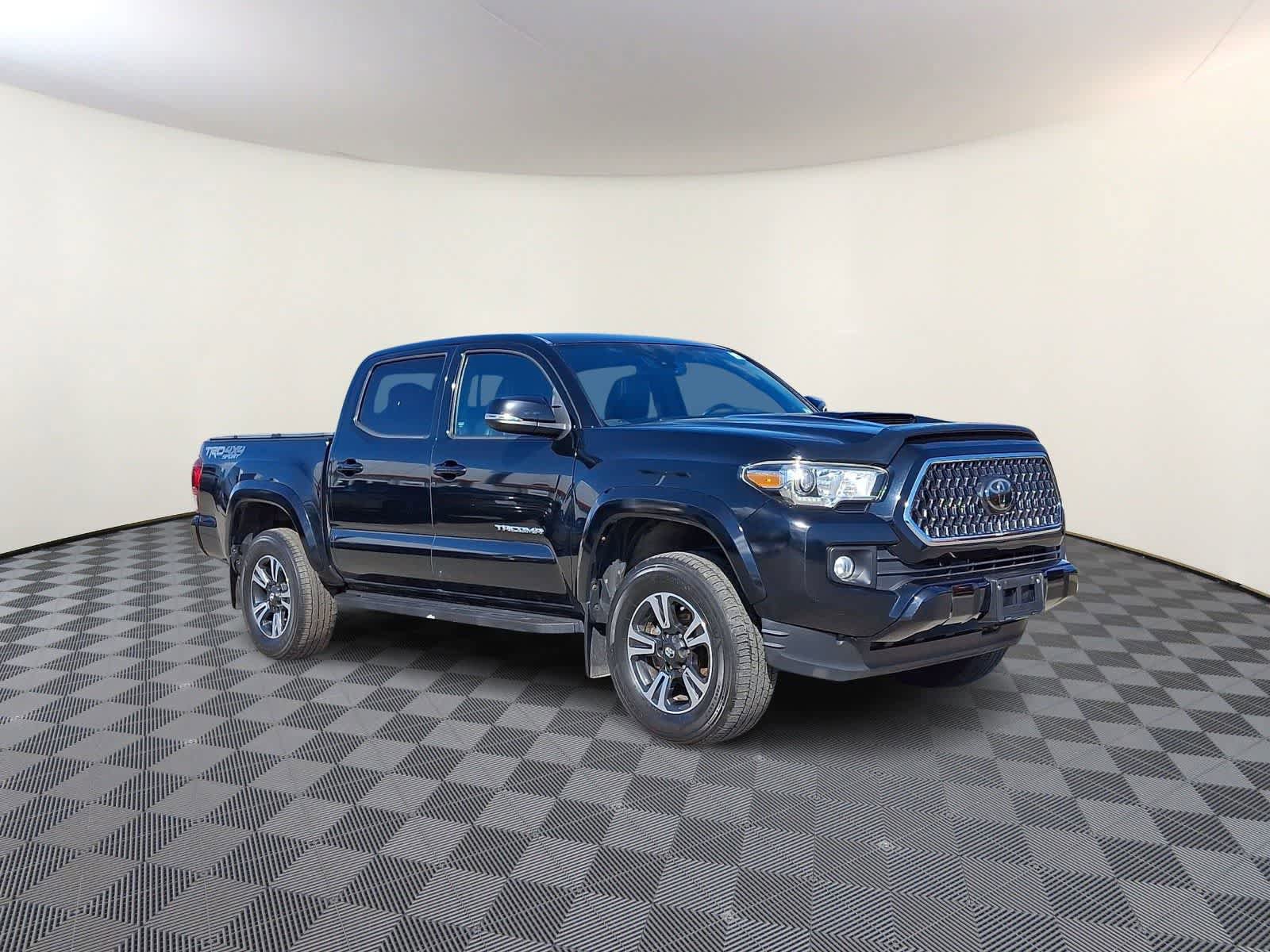 Used 2018 Toyota Tacoma TRD Sport AWD/4WD image 5