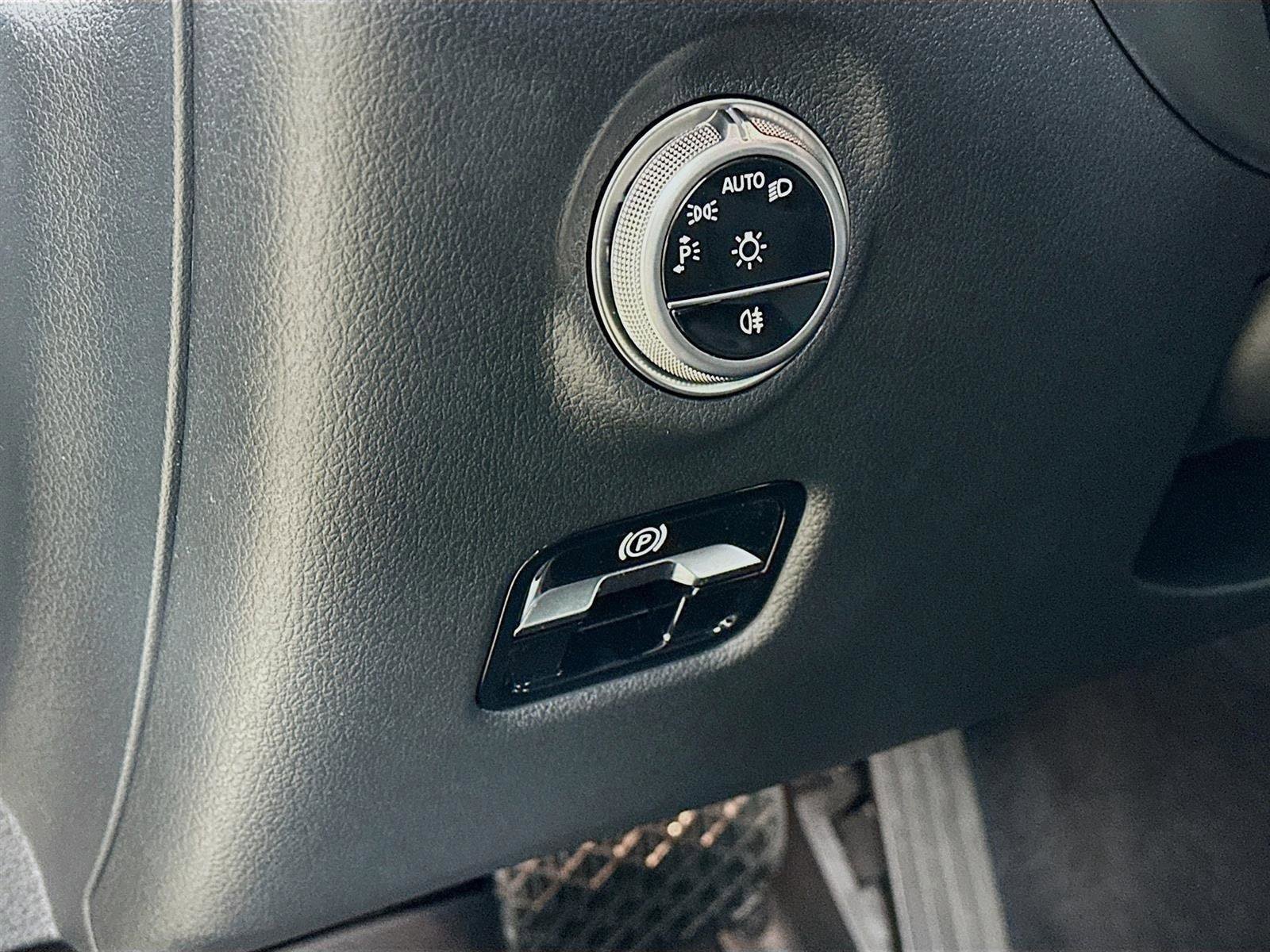 Certified 2026 Mercedes-Benz C 300 4MATIC Sedan image 10