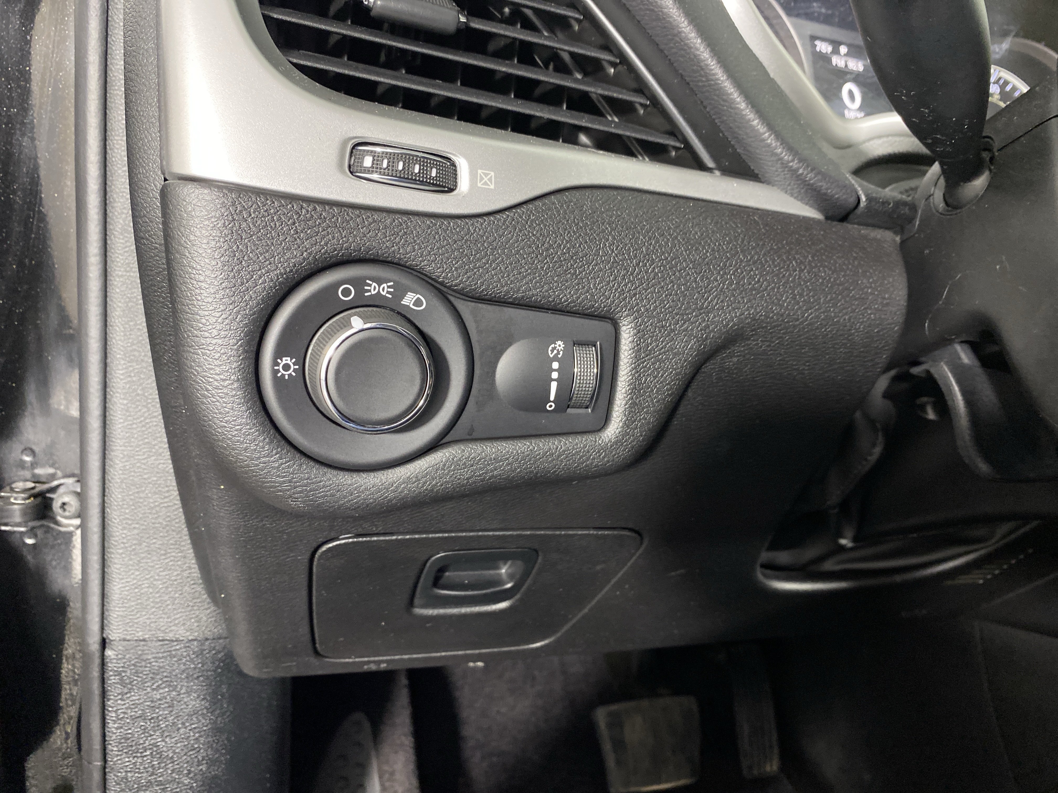 Used 2017 Jeep Cherokee Sport AWD/4WD image 22