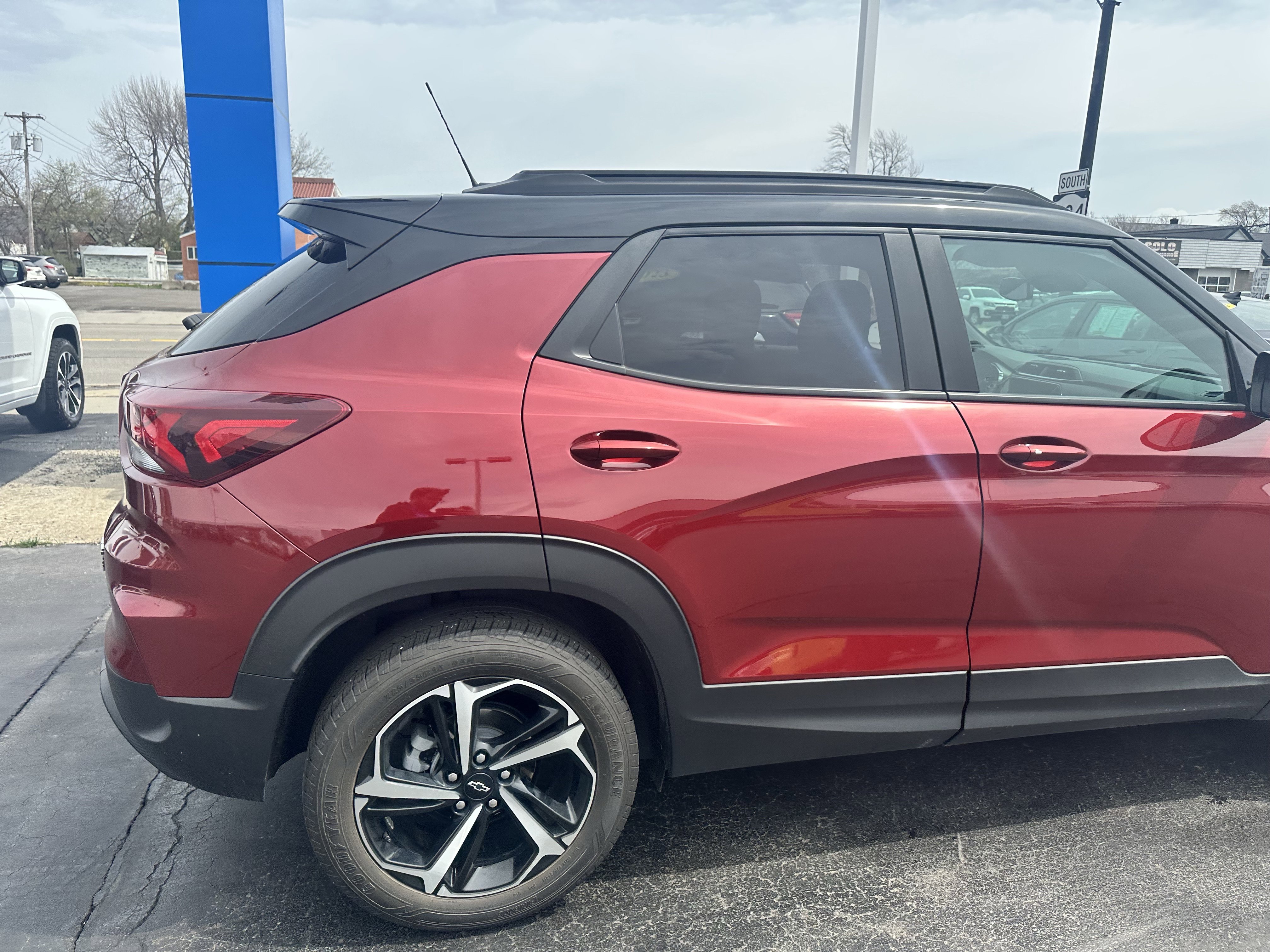 Used 2023 Chevrolet TrailBlazer RS w/ Technology Package image 10