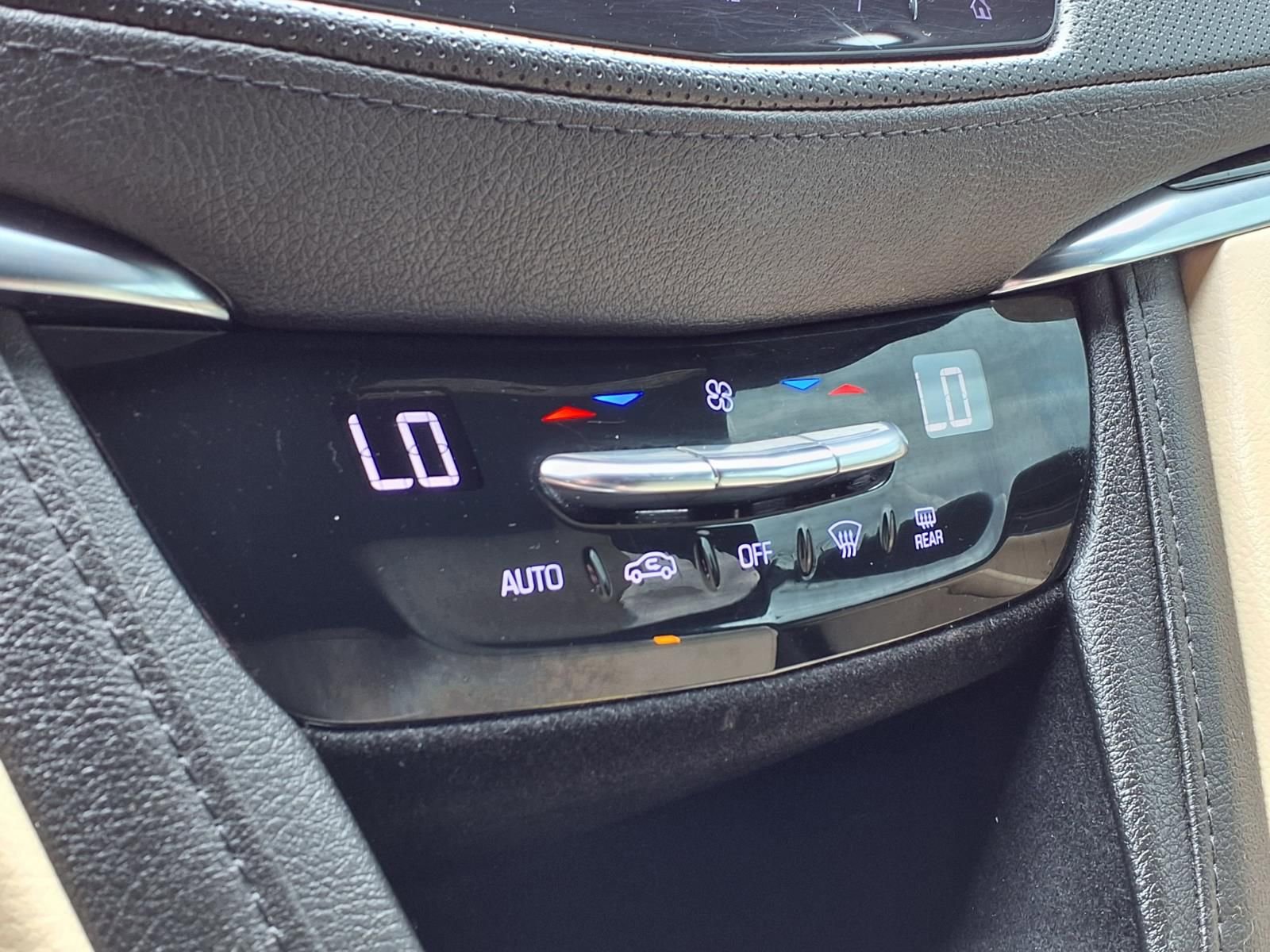 Used 2019 Cadillac XT5 FWD image 22