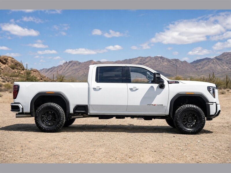 Used 2025 GMC Sierra 2500 AT4 AWD/4WD image 3