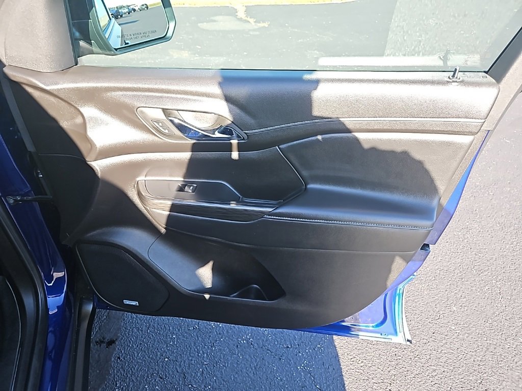 Used 2023 GMC Acadia SLT w/ Elevation Edition image 32