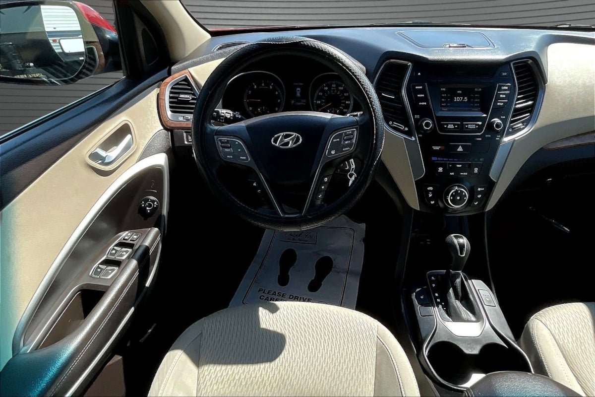 Used 2015 Hyundai Santa Fe GLS AWD/4WD image 8