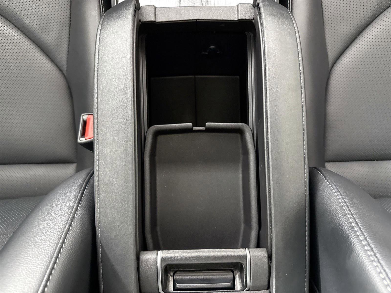 Certified 2025 Toyota Highlander Platinum image 35