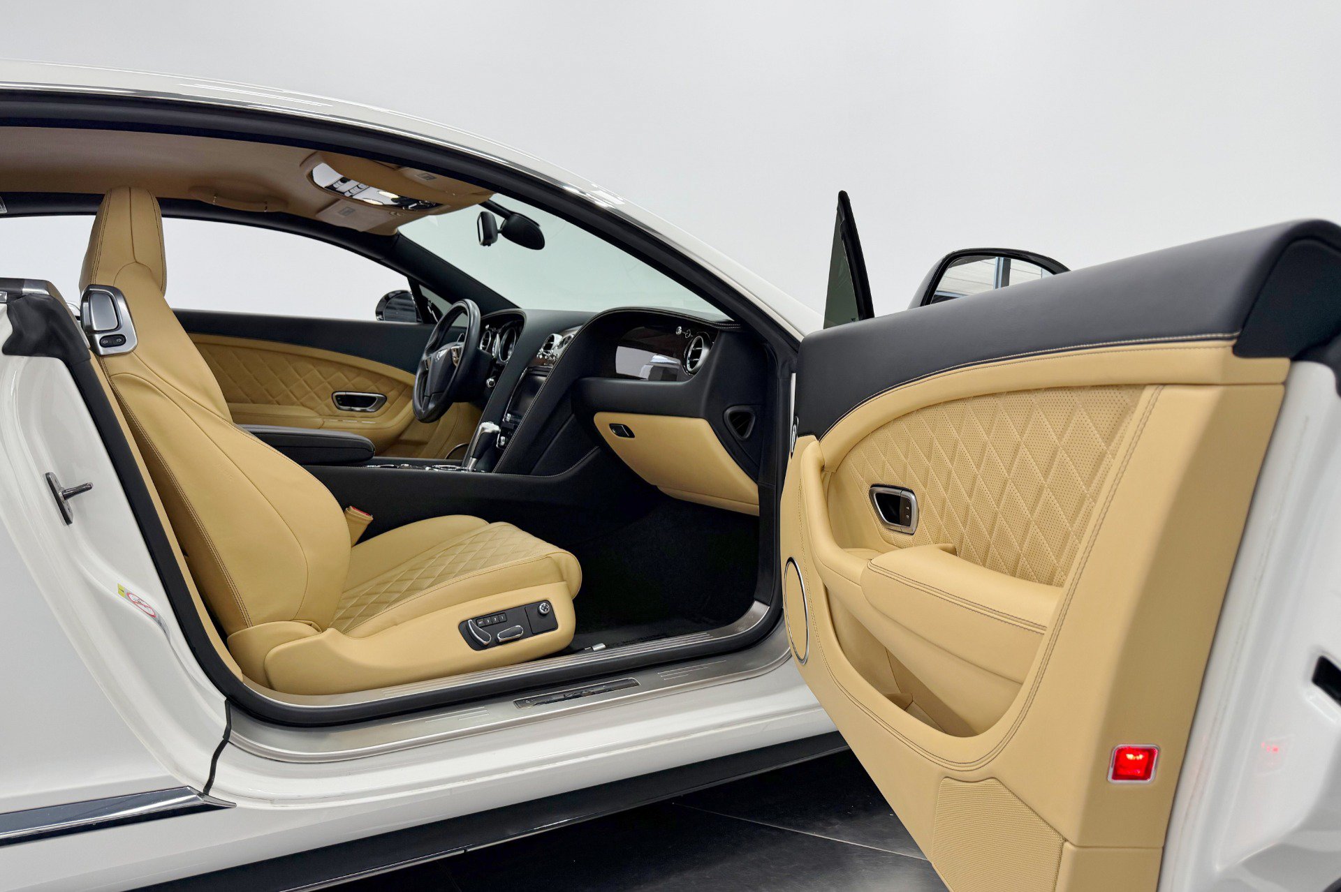 Used 2016 Bentley Continental GT V8 S AWD/4WD image 23