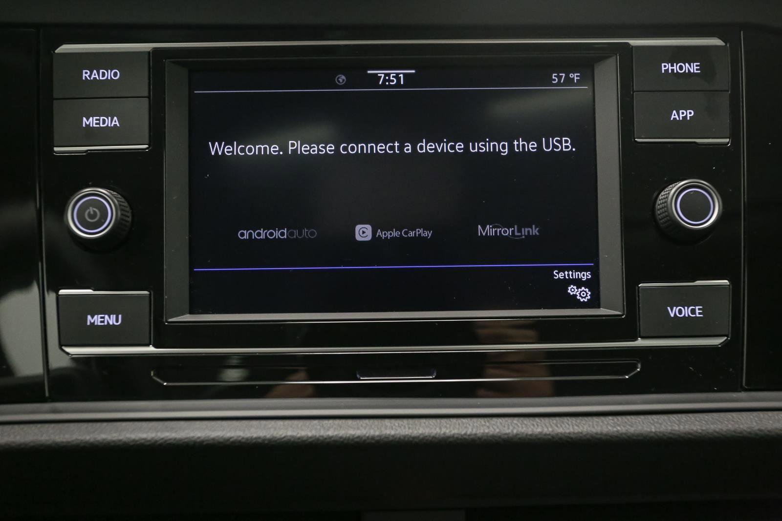 Certified 2024 Volkswagen Jetta SE image 28