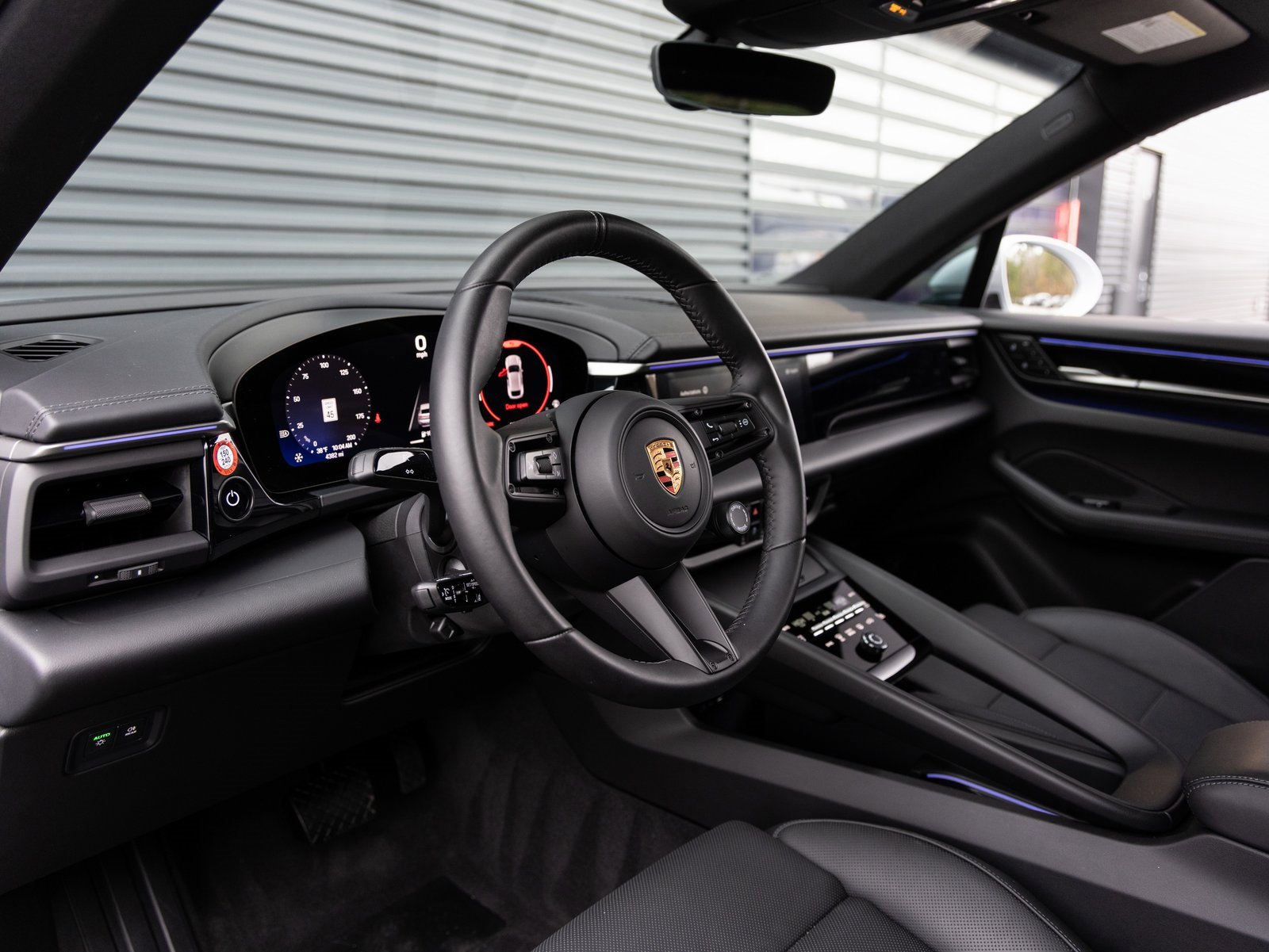 Used 2025 Porsche Macan Electric image 4