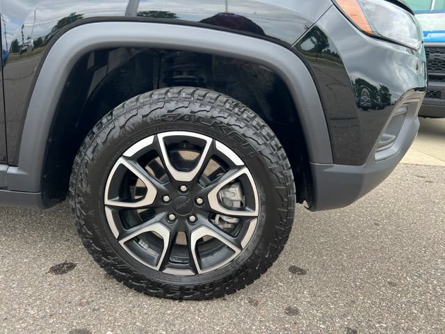 Certified 2024 Jeep Compass Trailhawk AWD/4WD image 4