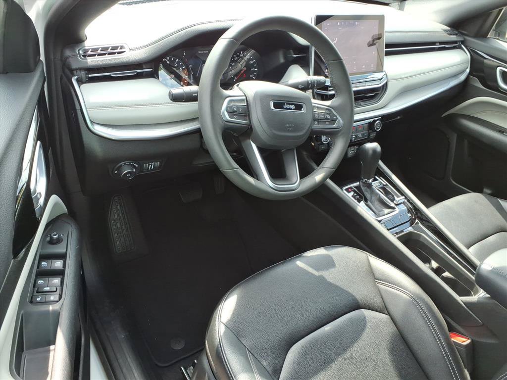 Used 2025 Jeep Compass Limited AWD/4WD image 18