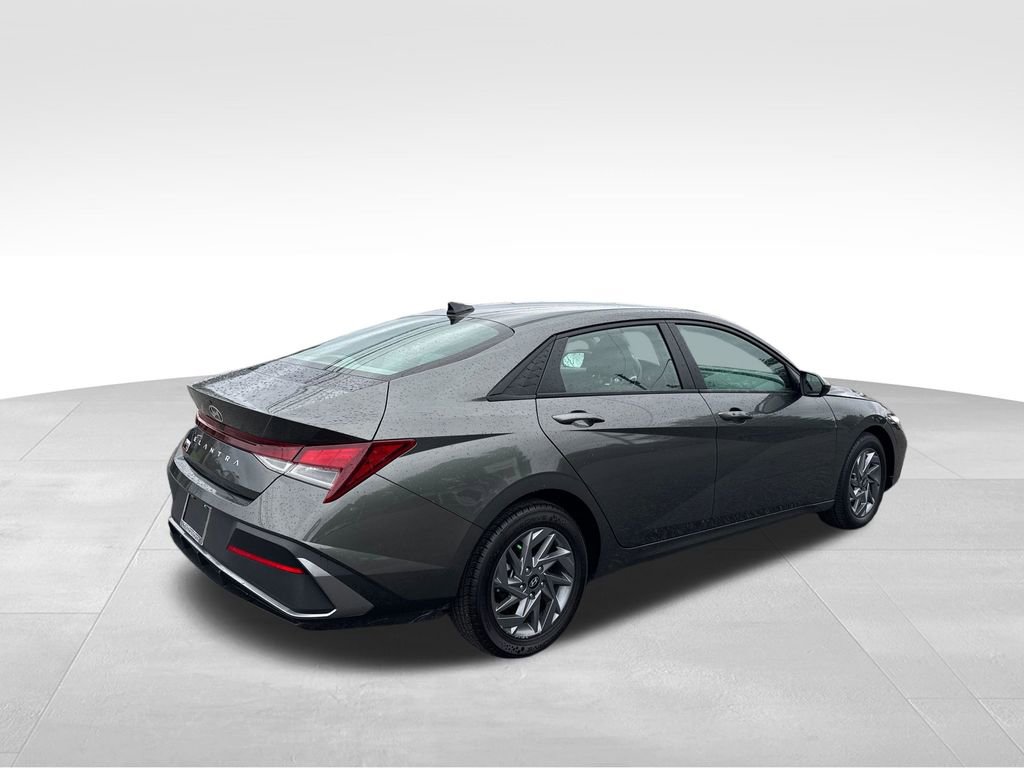 Used 2024 Hyundai Elantra SEL image 6