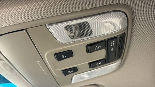 Used 2021 Kia Sedona LX FWD image 23