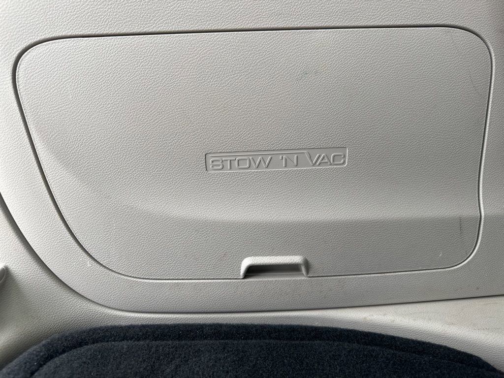 Used 2022 Chrysler Pacifica Touring-L w/ Uconnect Theater Family Group image 32