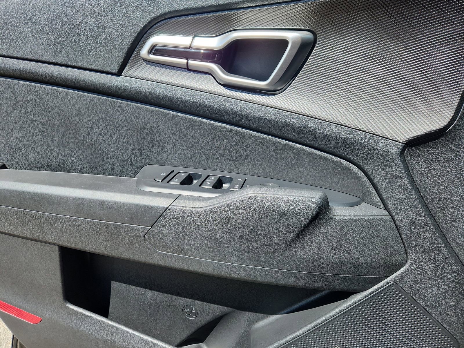 Used 2023 Kia Sportage LX image 9