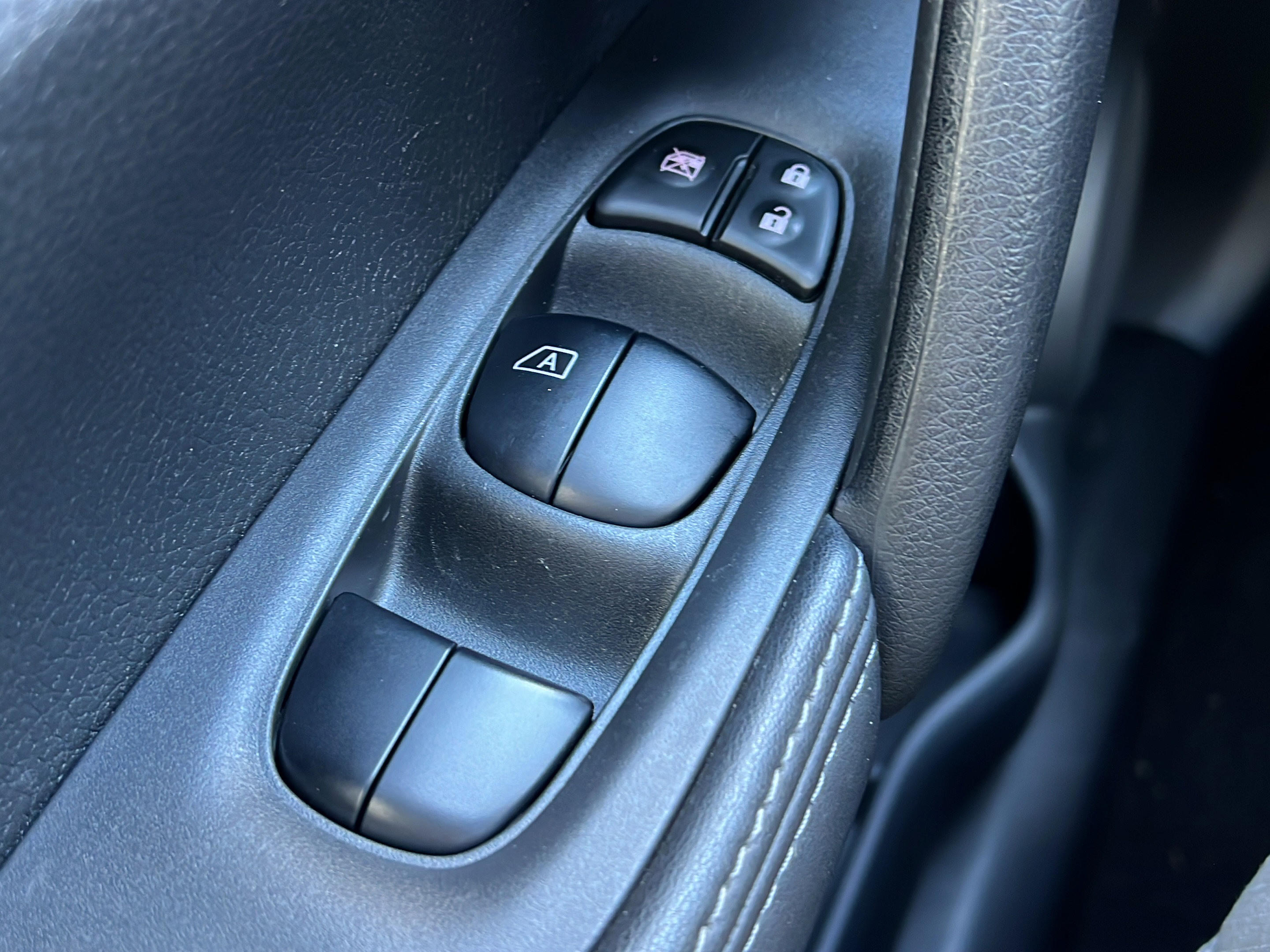 Used 2021 Nissan Rogue Sport SL w/ Premium Package FWD image 21