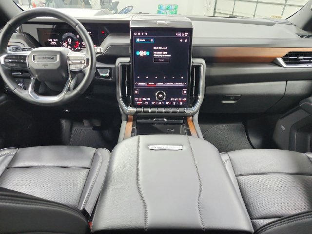 Used 2025 GMC Yukon Denali RWD image 24