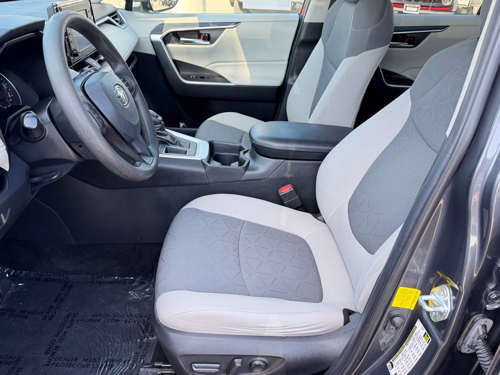 Used 2020 Toyota RAV4 XLE w/ Carpet Mat Package FWD image 15