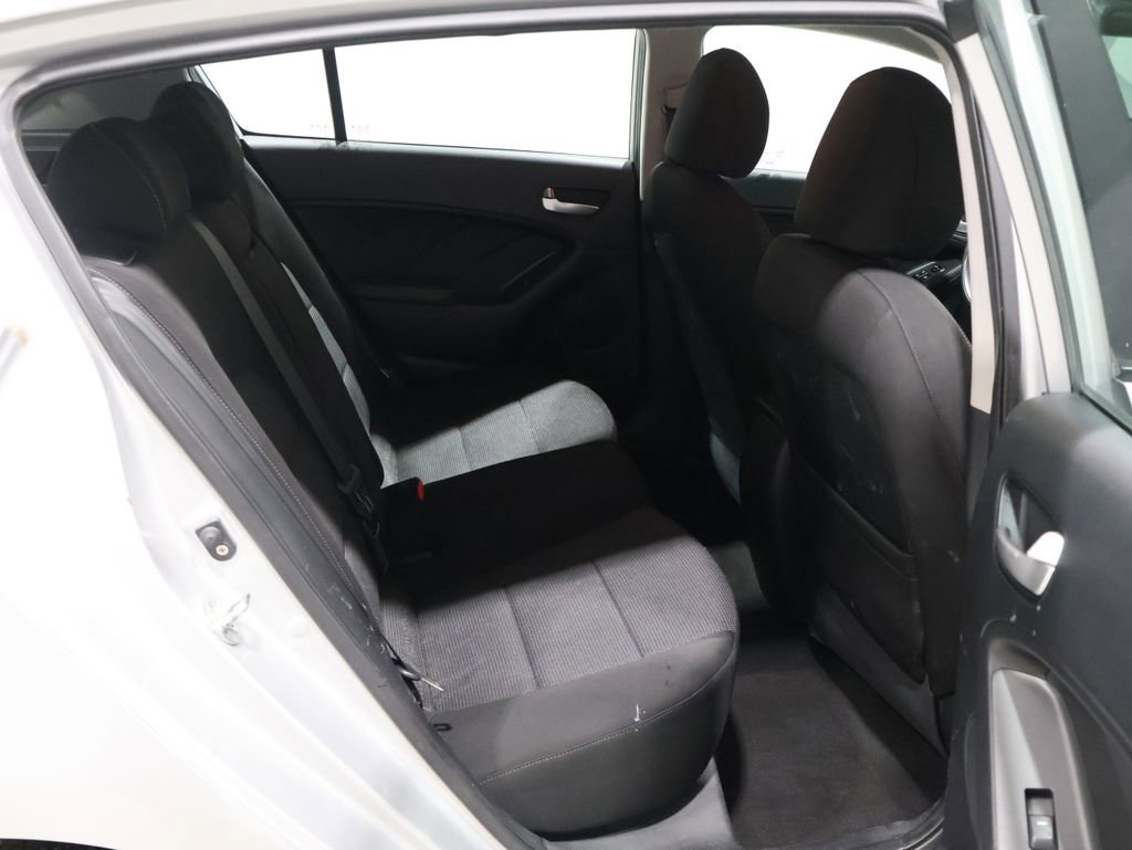 Used 2017 Kia Forte LX image 19