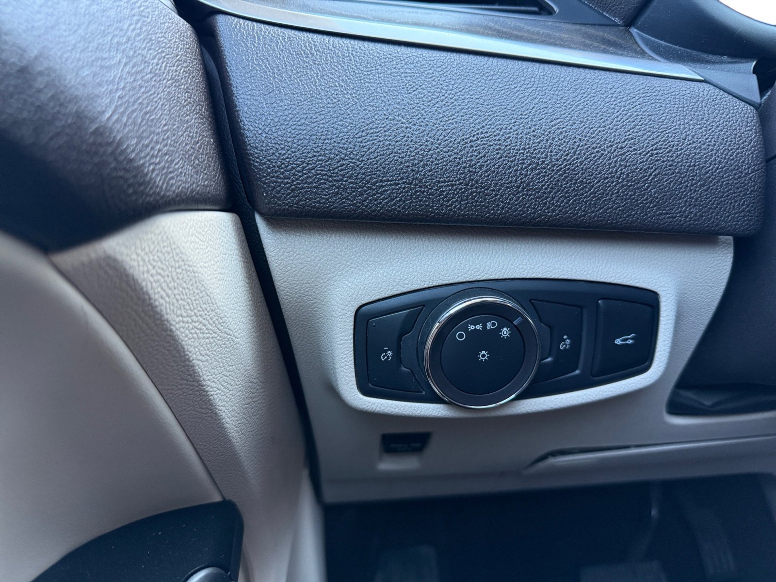 Used 2019 Lincoln MKC Reserve image 12