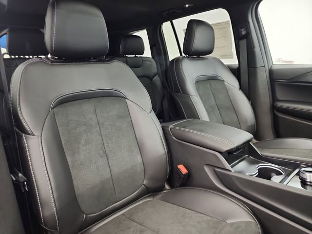 New 2025 Jeep Grand Cherokee Altitude image 33