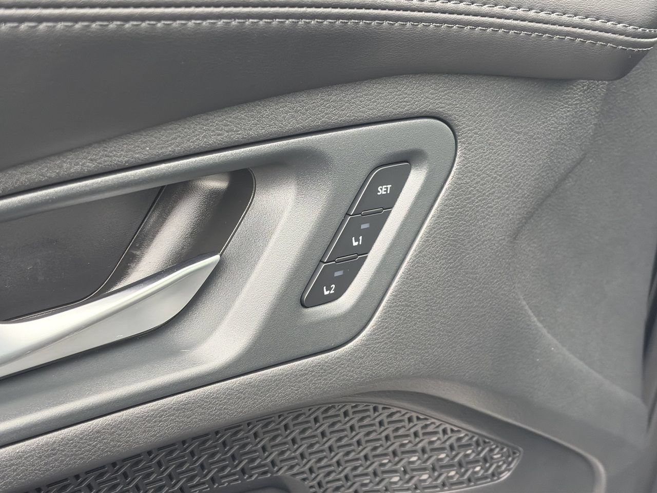 Certified 2024 Nissan Ariya FWD image 18
